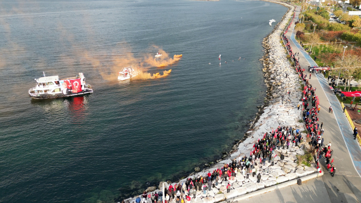 Maltepe’de “Ata’ya Saygı Zinciri”